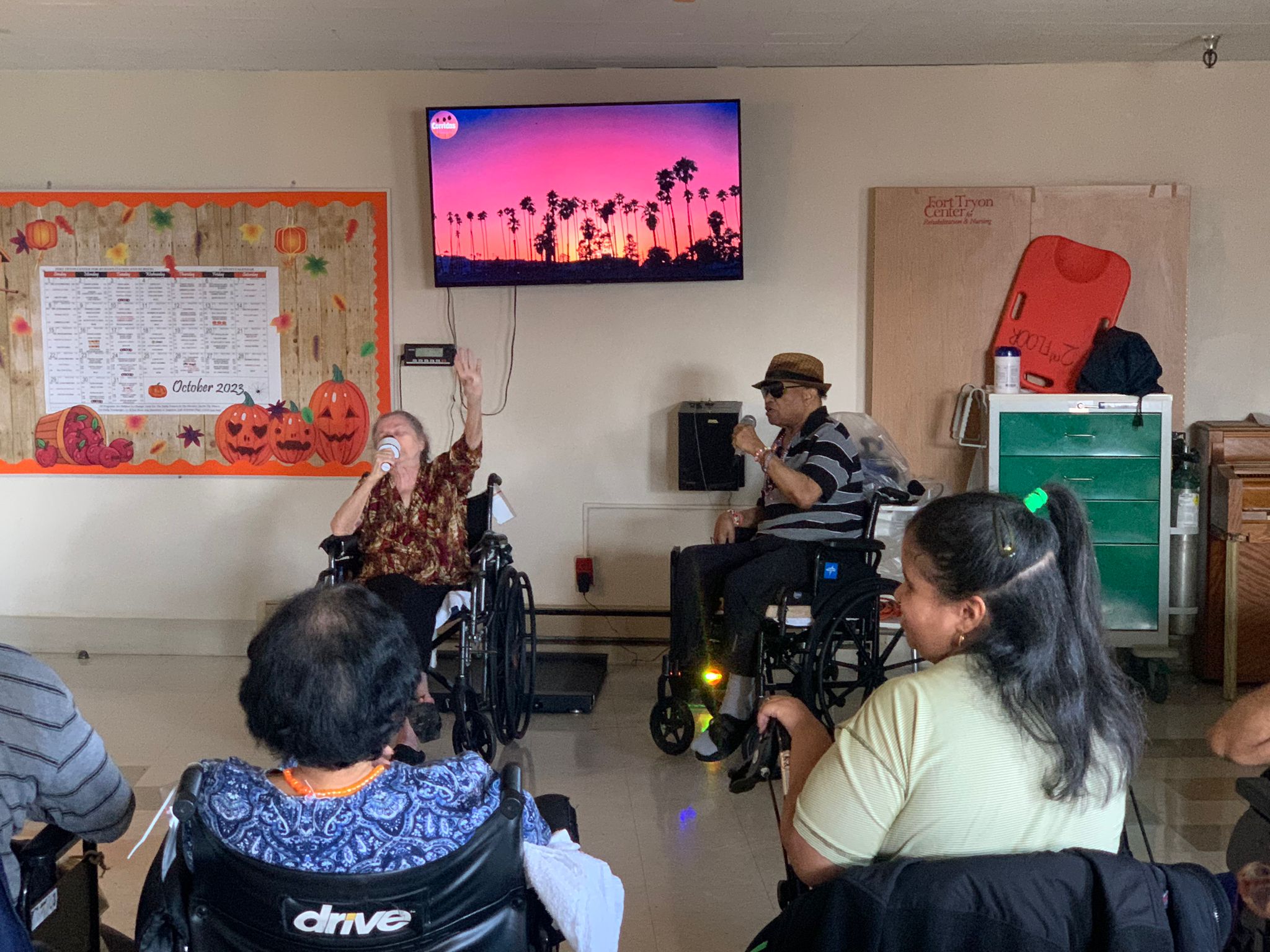 Karaoke at Fort Tryon! 🎤🎤